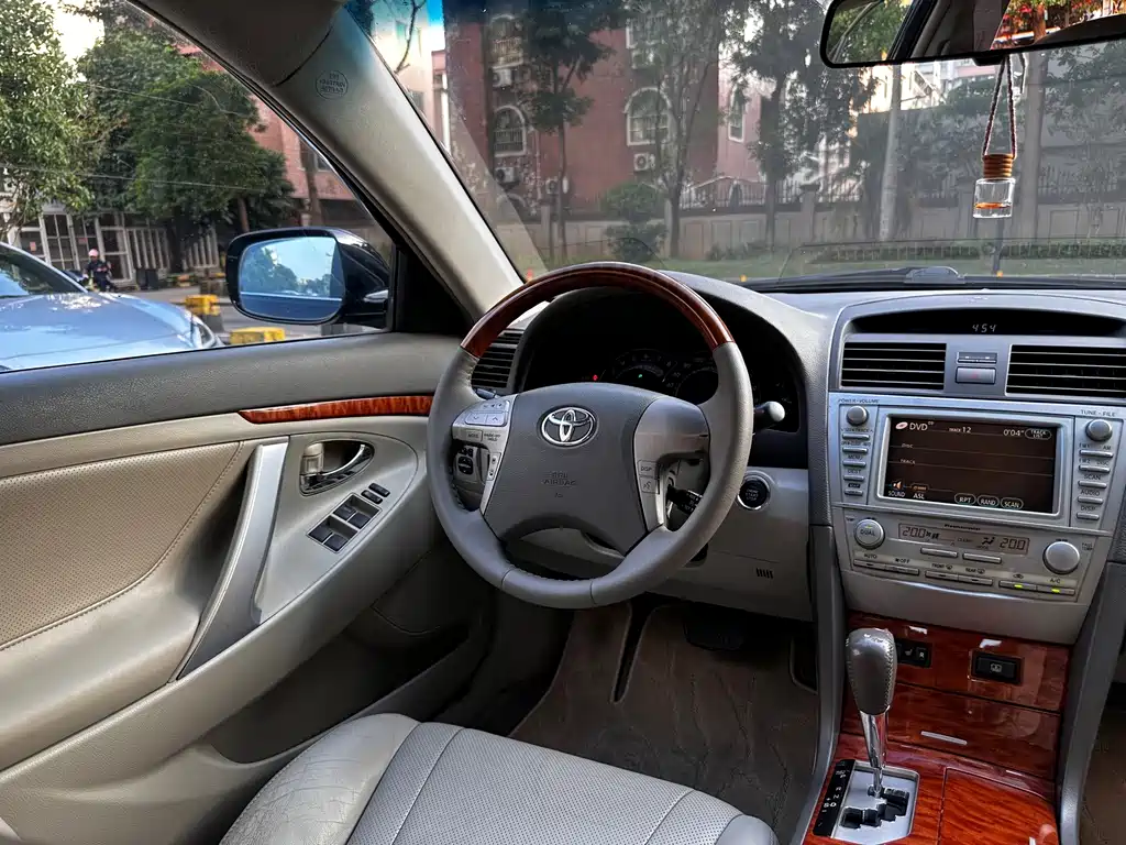 Toyota Camry — миниатюра 19