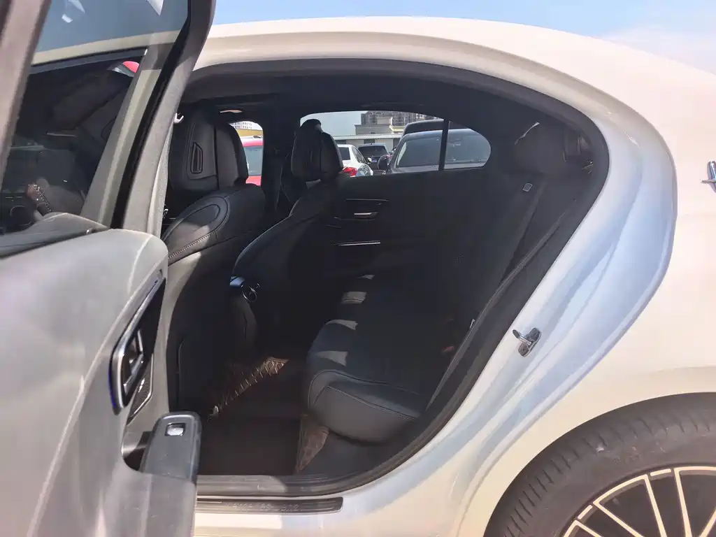 Mercedes-Benz C-Class — миниатюра 8