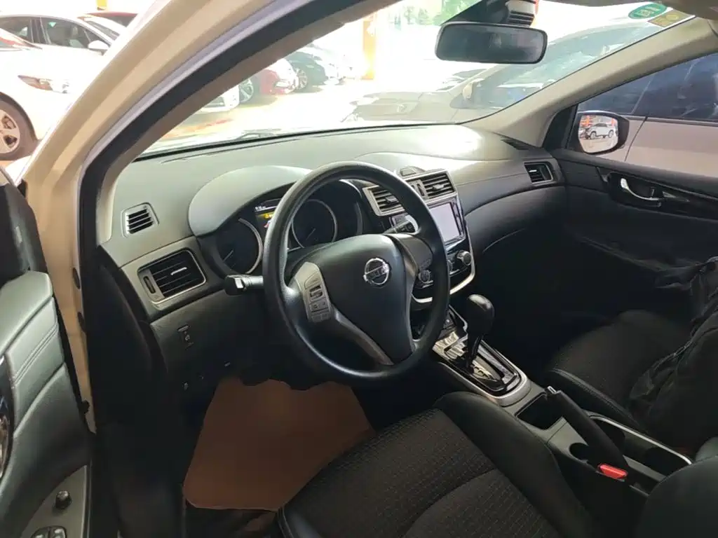 Nissan Tiida — миниатюра 10