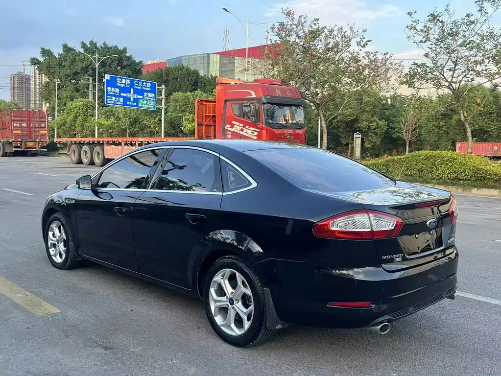 Ford Mondeo — миниатюра 4