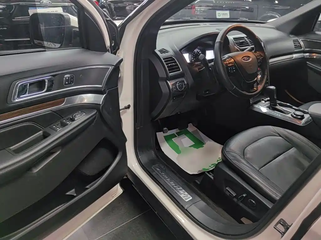 Ford Explorer (Import) — миниатюра 16