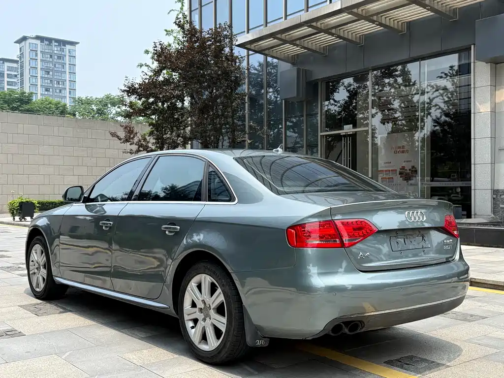 Audi A4L 2011 2.0 TFSI