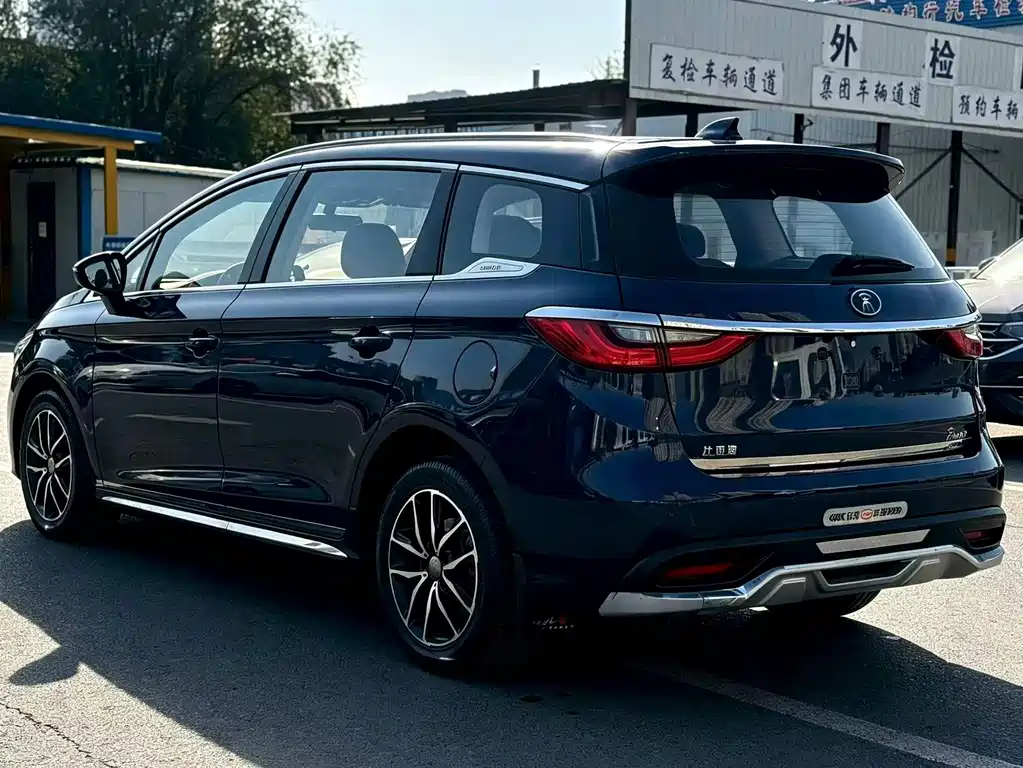BYD MAX — миниатюра 7