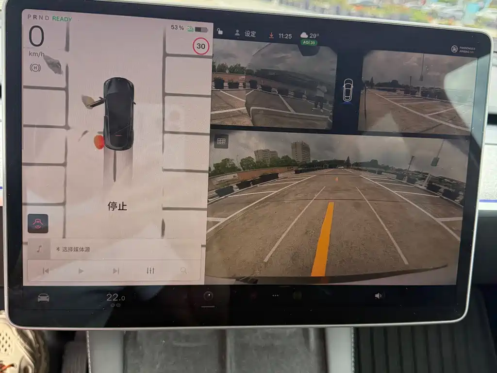 Tesla Model Y — миниатюра 16