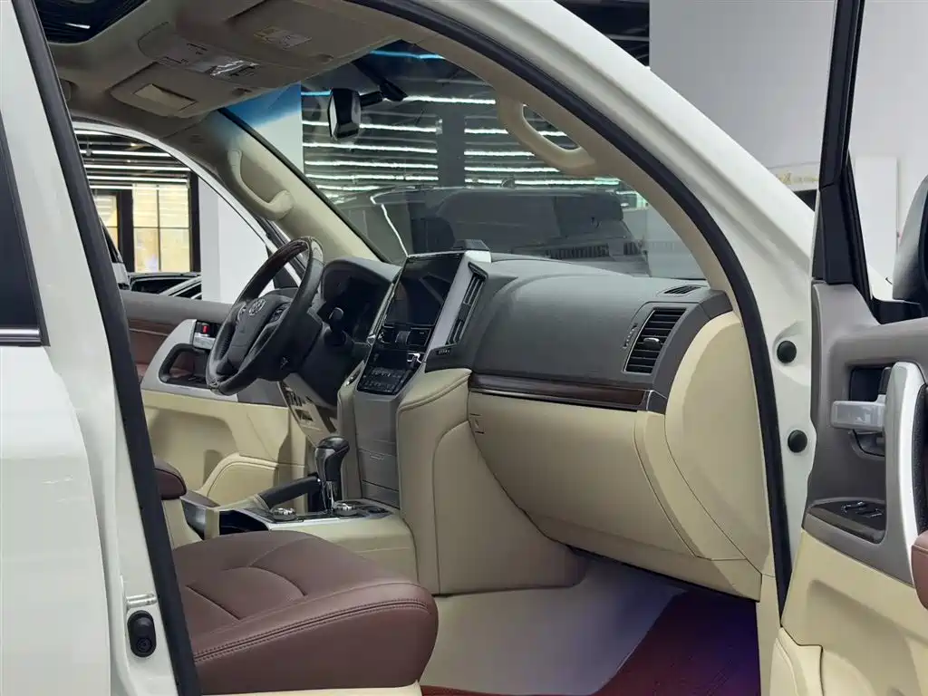 Toyota Land Cruiser 2018 5.7L