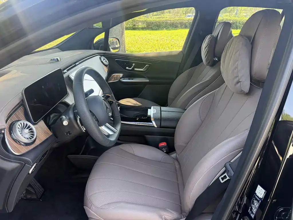 Mercedes-Benz EQE SUV — миниатюра 11
