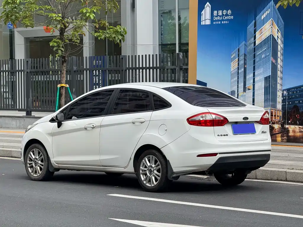 Ford Fiesta — миниатюра 15