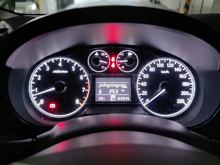 Nissan Tiida — миниатюра 14