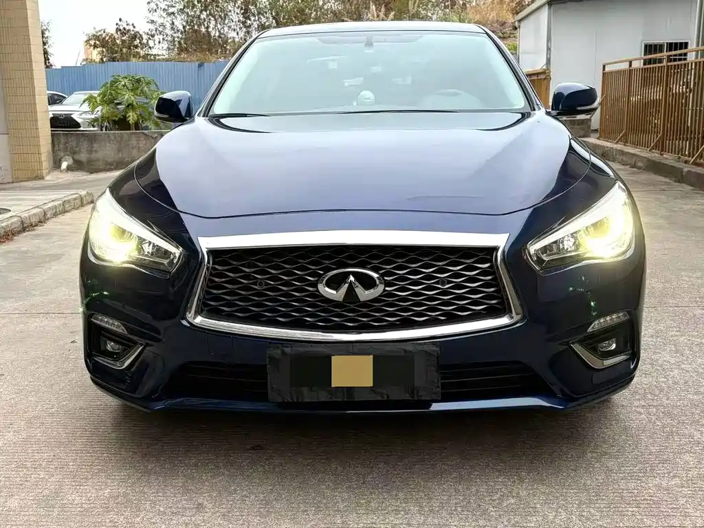 INFINITI Q50L