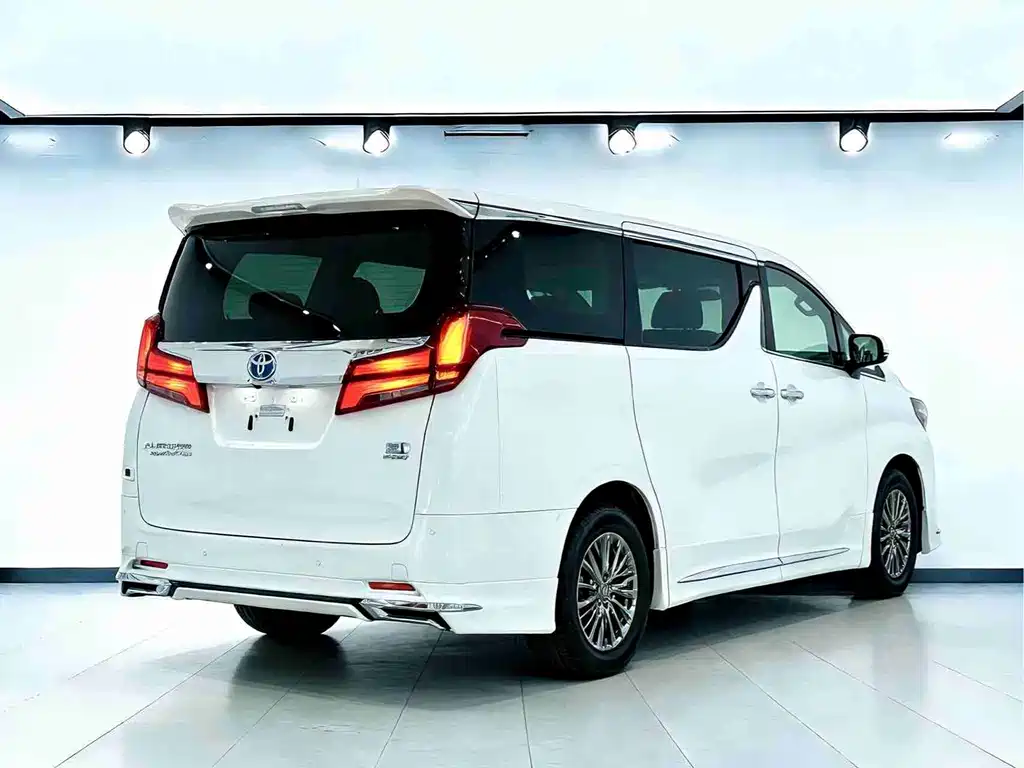Toyota Alphard - фото 4