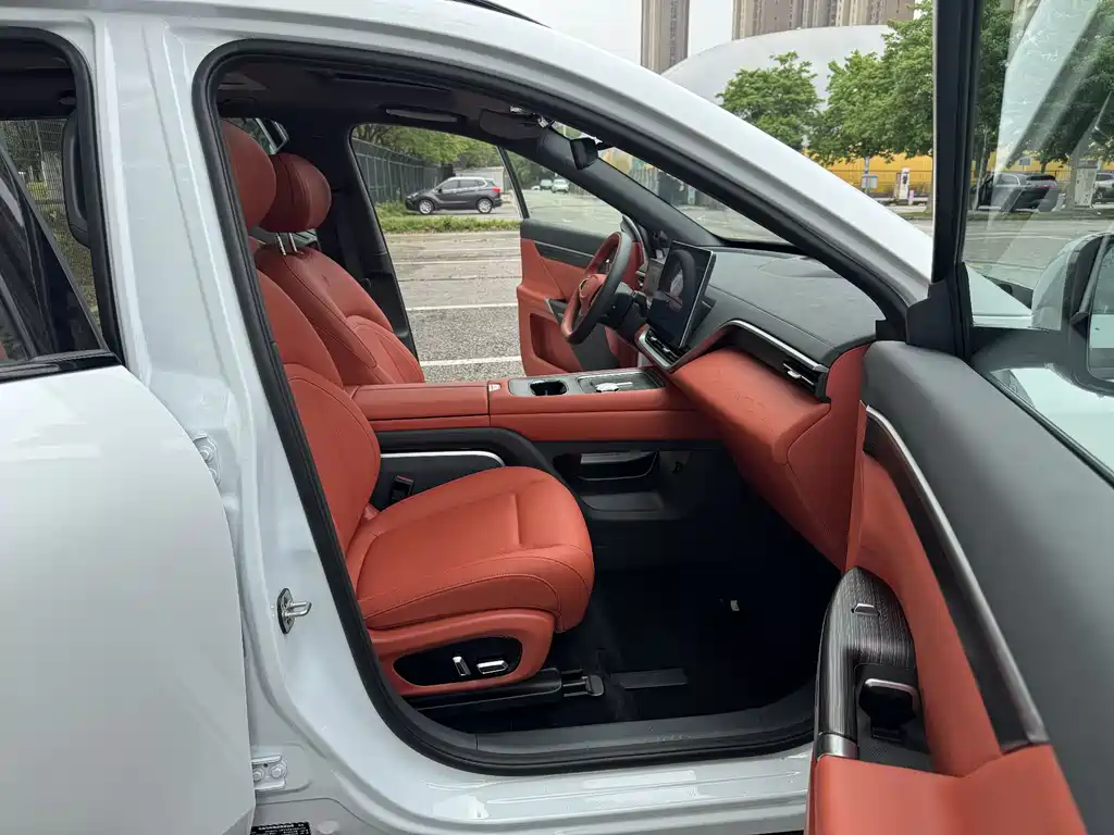 Dongfeng eπ008 2024 210Max 6 мест