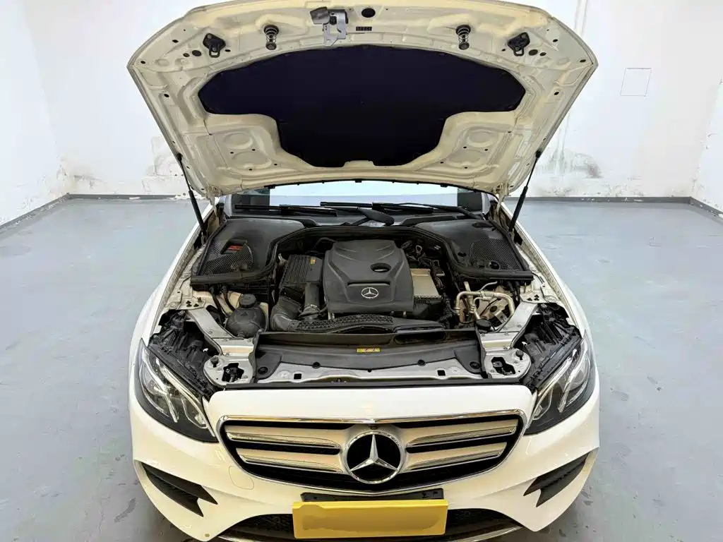 Mercedes-Benz E-Class — миниатюра 20