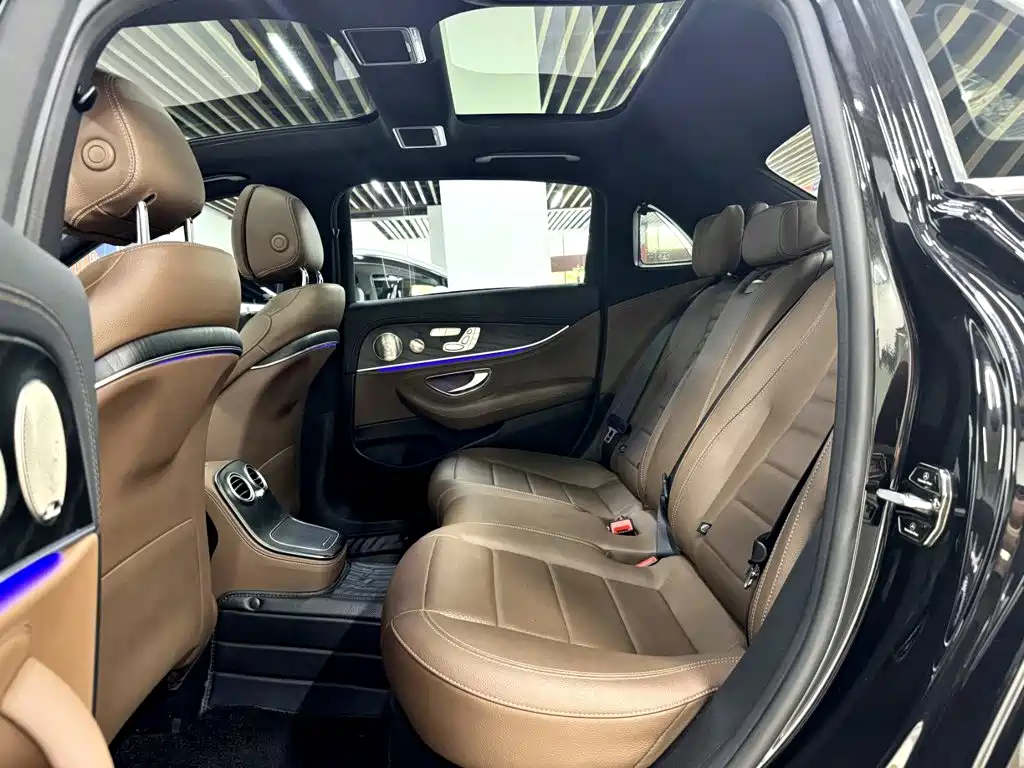 Mercedes-Benz E-Class — миниатюра 12