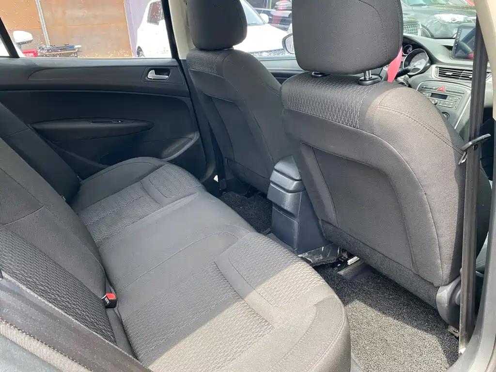 Peugeot 308 — миниатюра 9