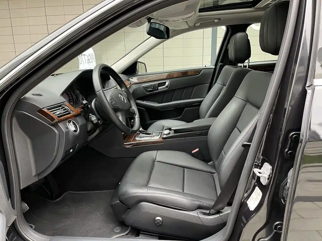 Mercedes-Benz E-Class — миниатюра 13