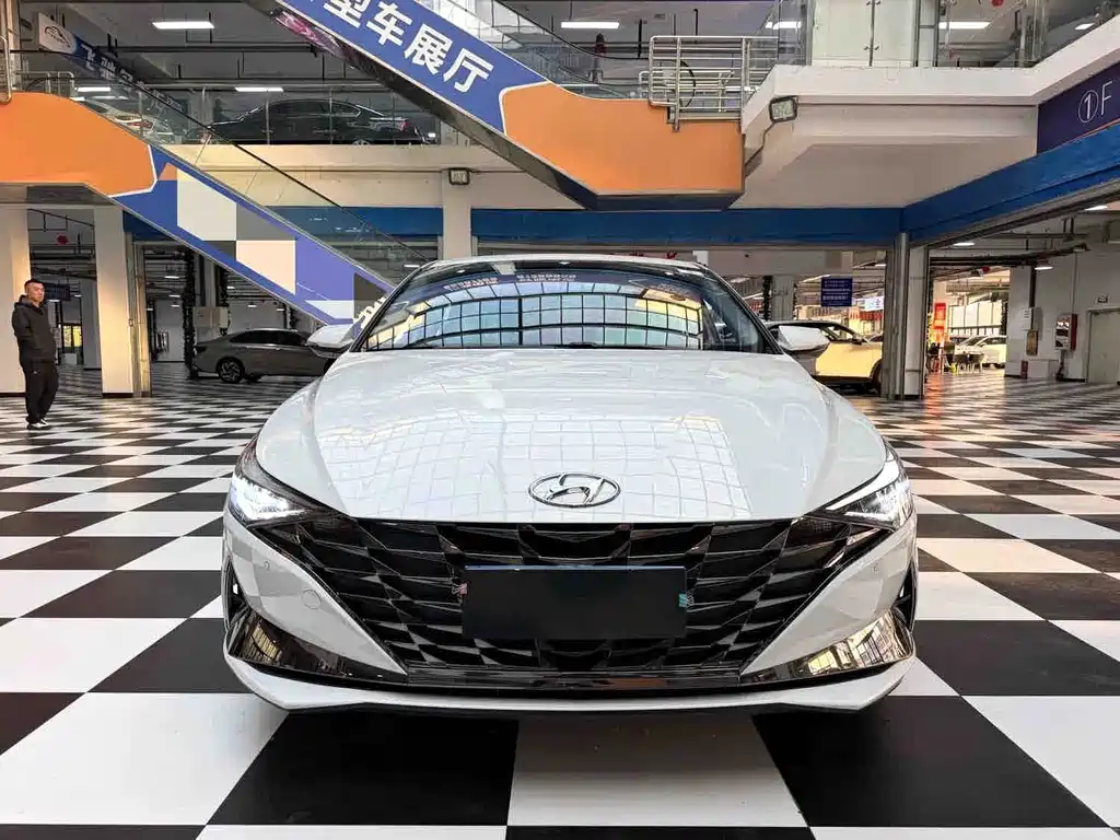 Hyundai Elantra — миниатюра 2