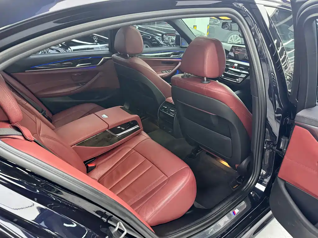 BMW 5 Series — миниатюра 11