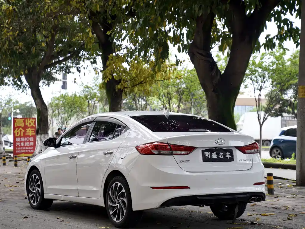 Hyundai Elantra — миниатюра 16
