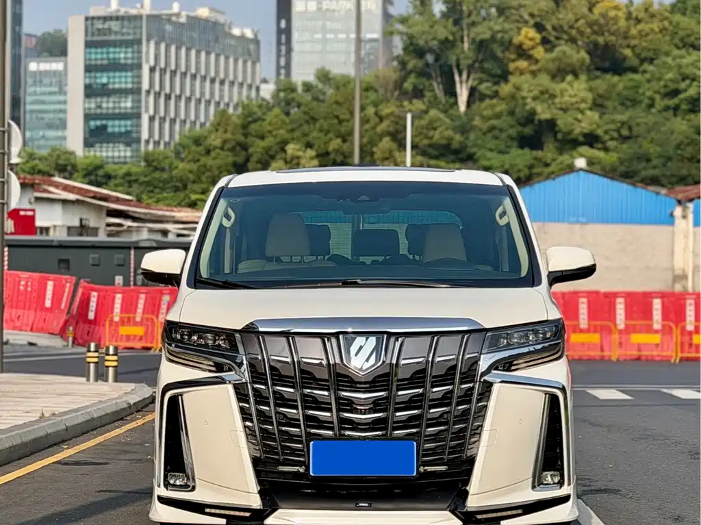 Toyota Alphard — миниатюра 2