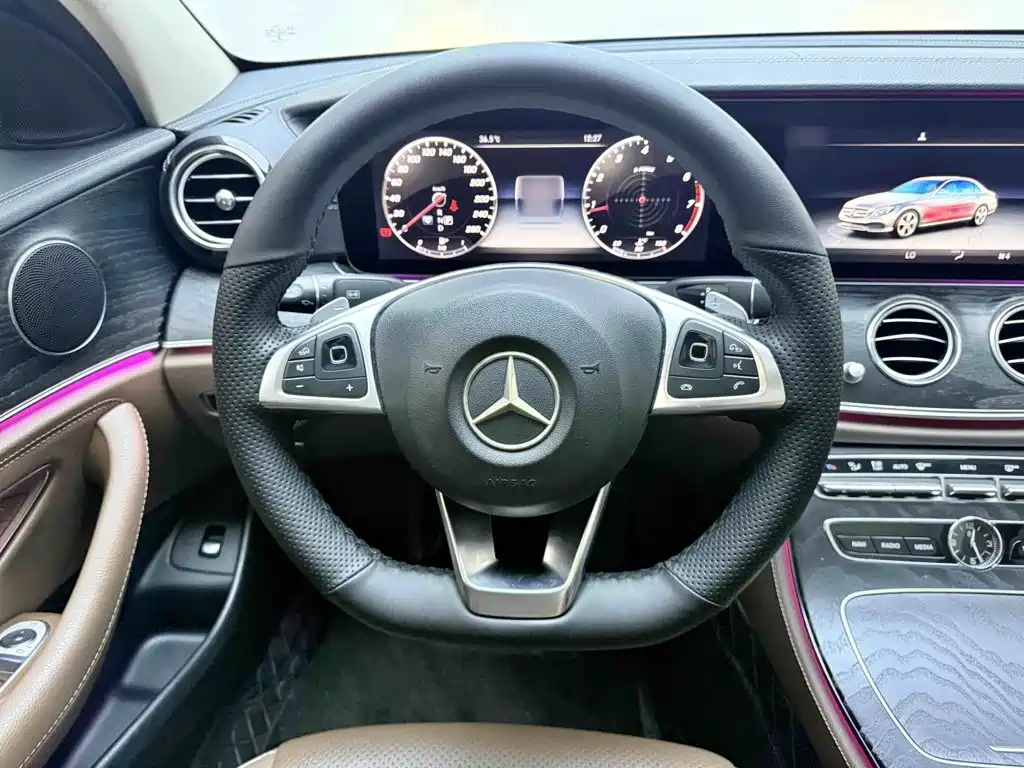 Mercedes-Benz E-Class — миниатюра 11