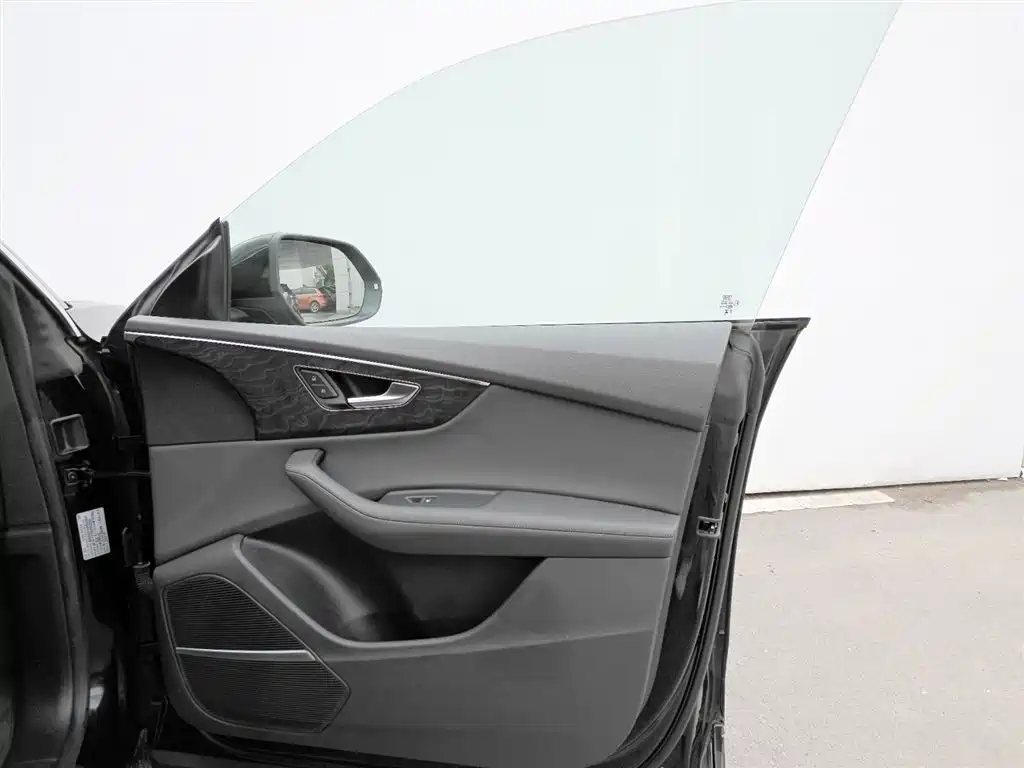 Audi Q8 — миниатюра 12