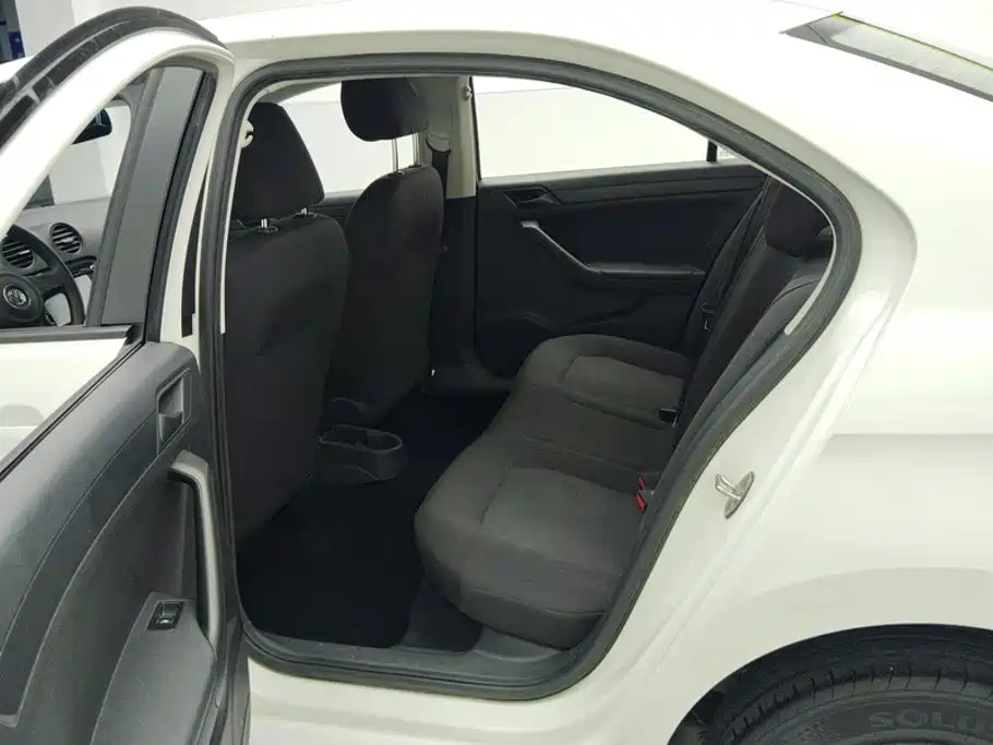 Volkswagen Jetta — миниатюра 11