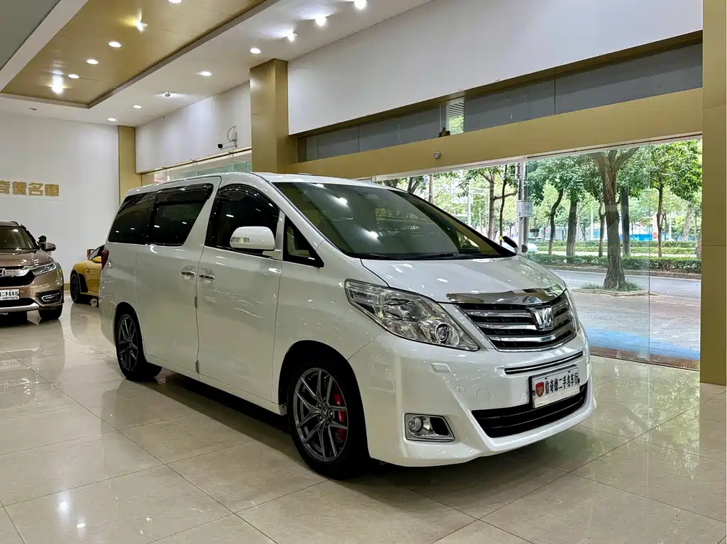 Toyota Alphard — миниатюра 6