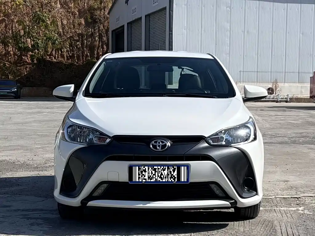 Toyota Yaris L — миниатюра 2