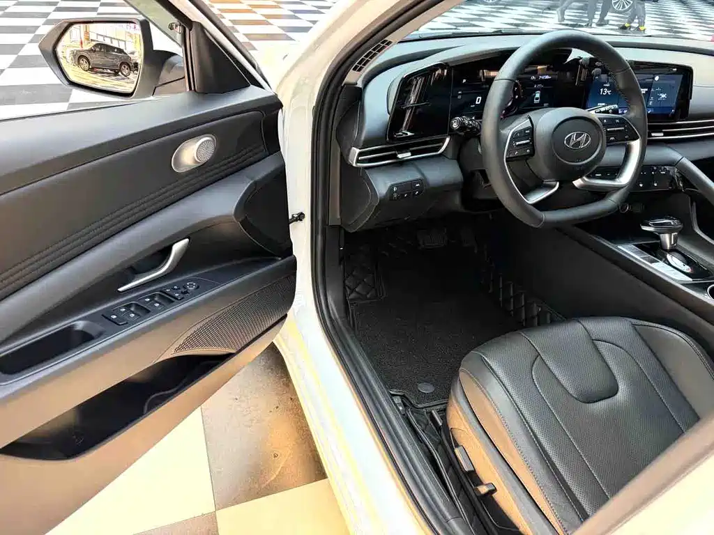 Hyundai Elantra — миниатюра 4
