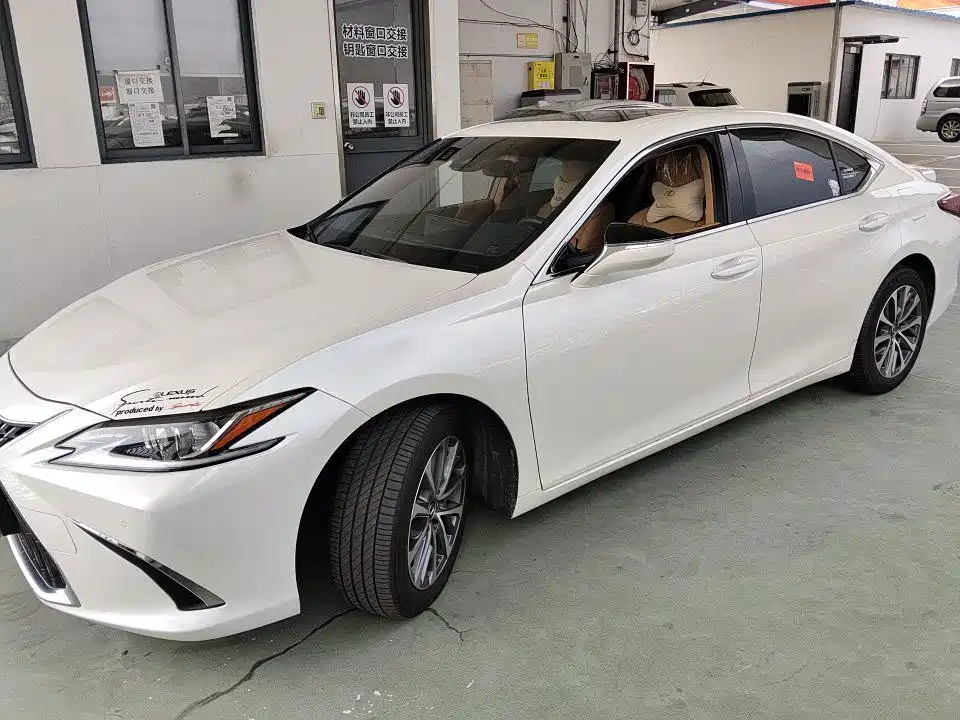 Lexus ES — миниатюра 2