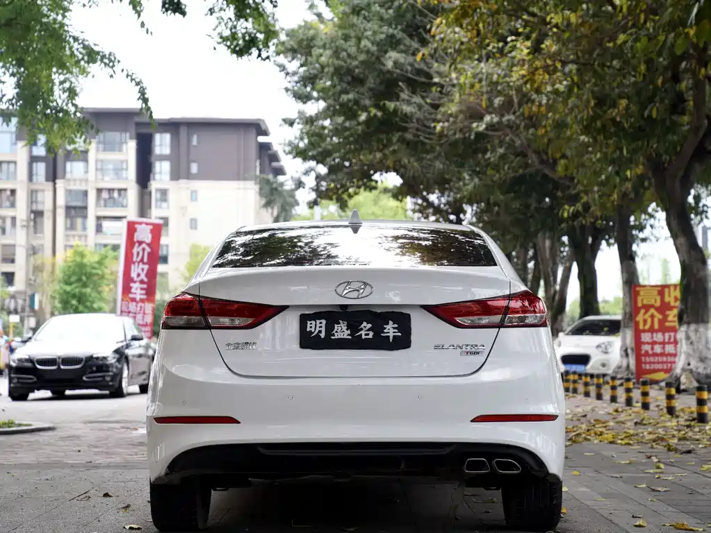 Hyundai Elantra — миниатюра 17