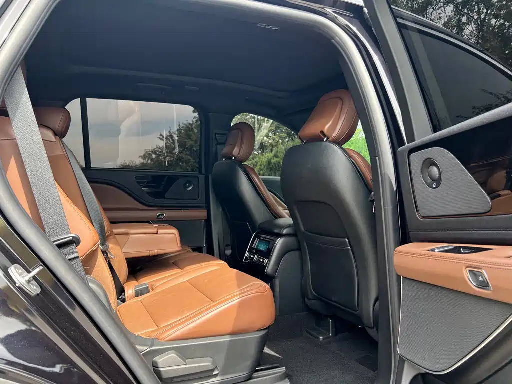 Lincoln Aviator (Import) — миниатюра 22