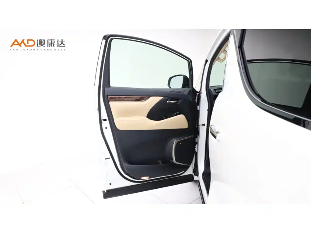 Toyota Alphard — миниатюра 11