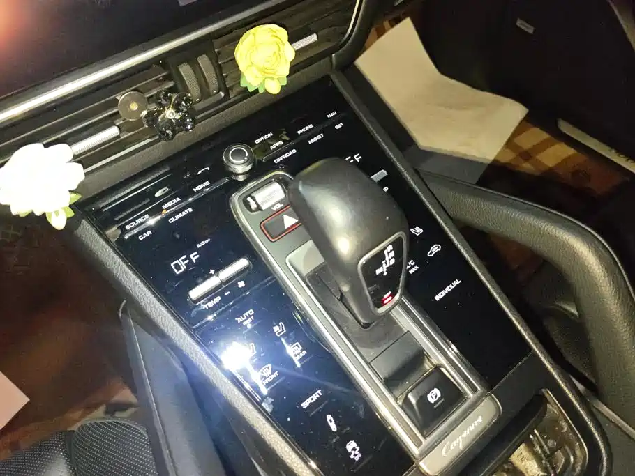 Porsche Cayenne — миниатюра 16