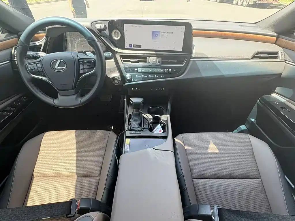 Lexus ES 2024 200 Premium