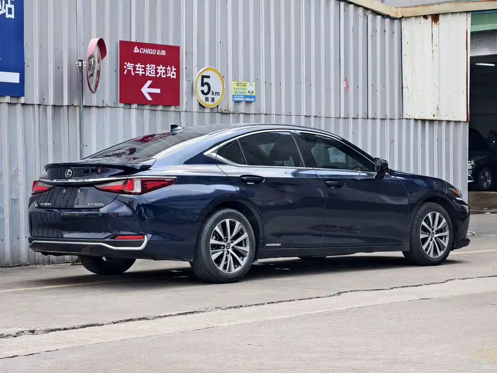 Lexus ES — миниатюра 8