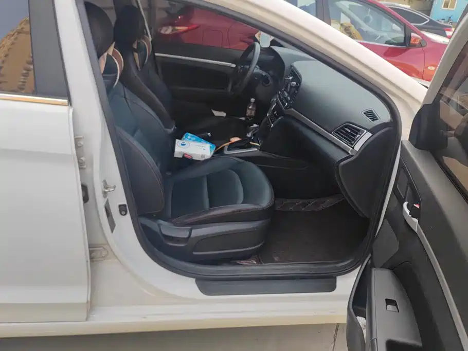 Hyundai Elantra — миниатюра 8