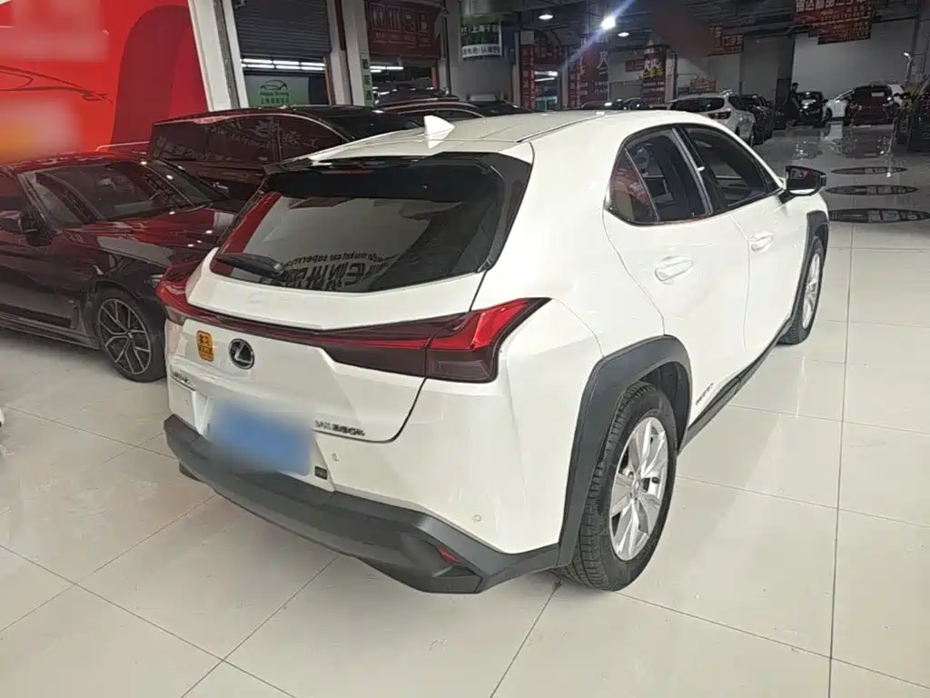 Lexus UX — миниатюра 7