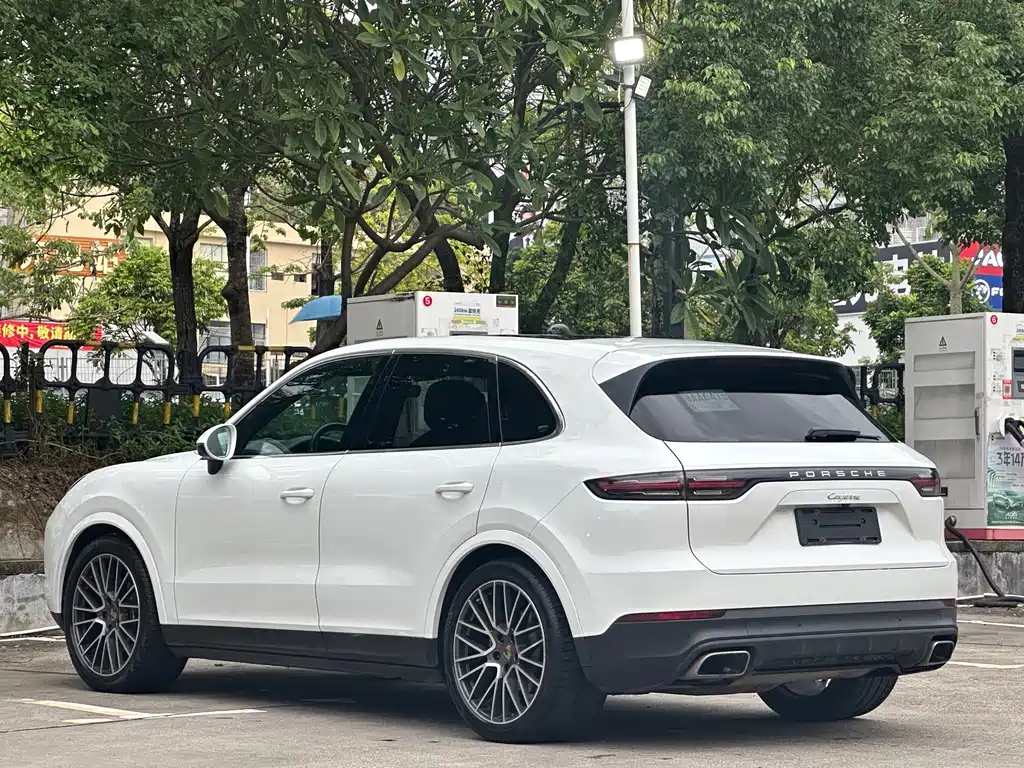 Porsche Cayenne — миниатюра 8