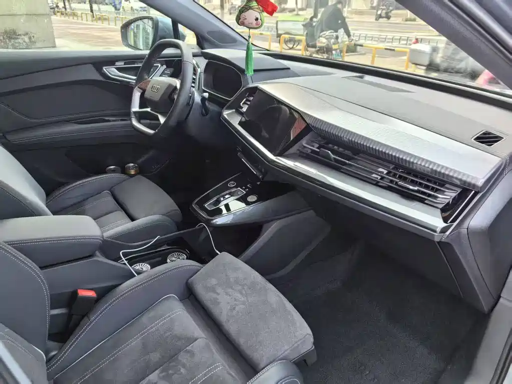 Audi Q4 e-tron — миниатюра 5
