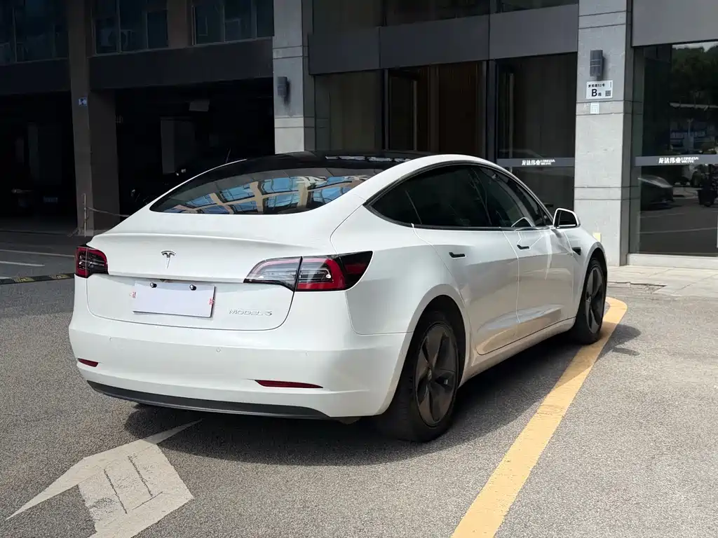 Tesla Model 3 — миниатюра 9