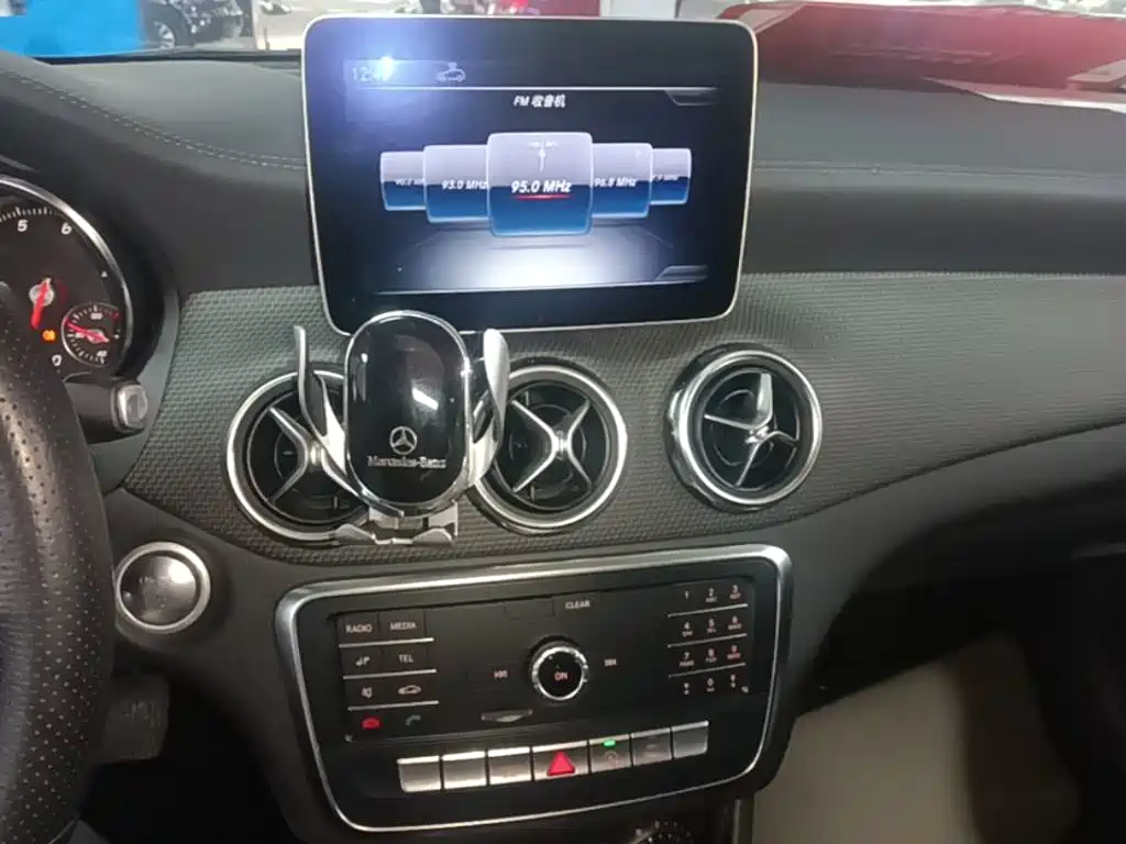 Mercedes-Benz GLA — миниатюра 13