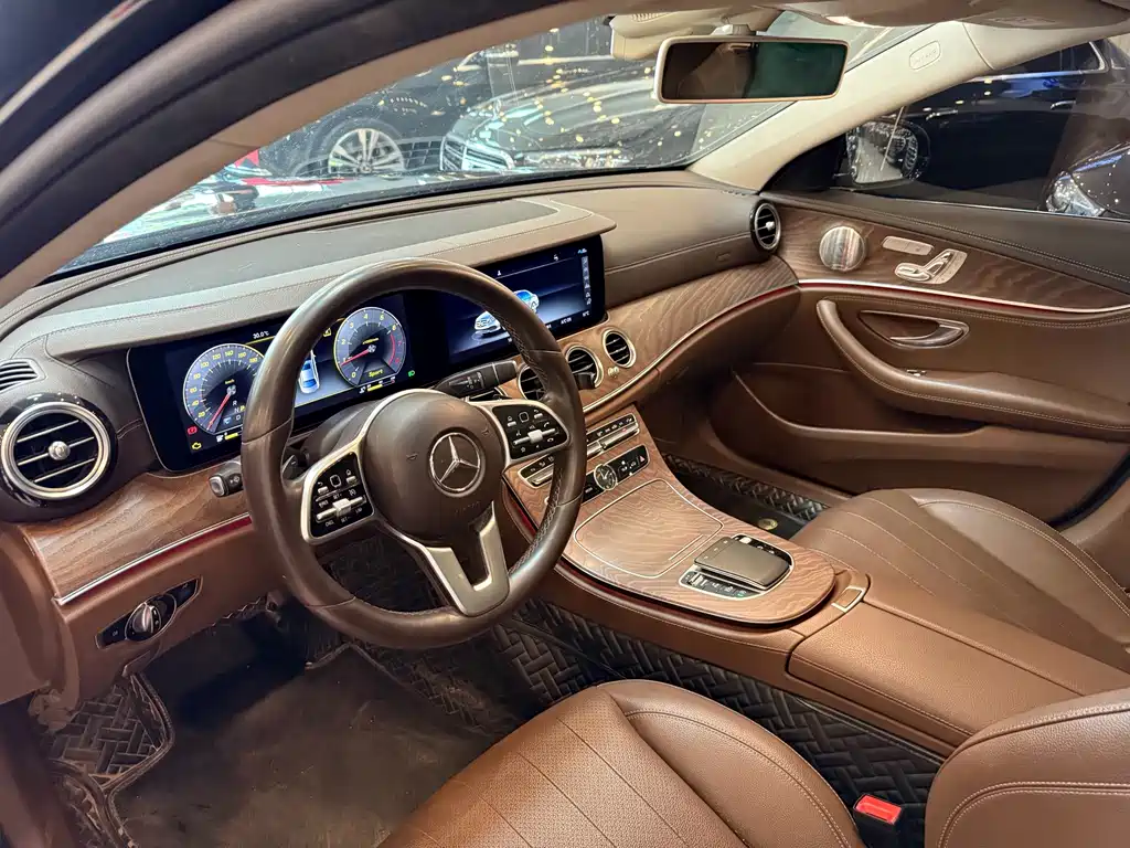 Mercedes-Benz E-Class — миниатюра 10