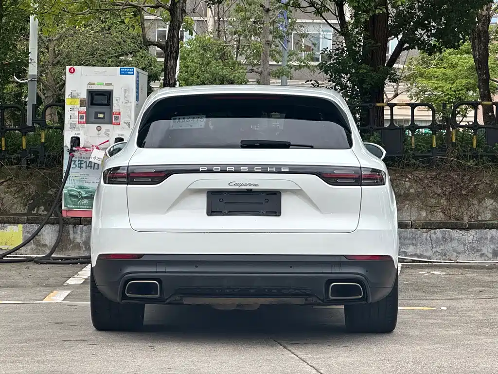 Porsche Cayenne — миниатюра 9