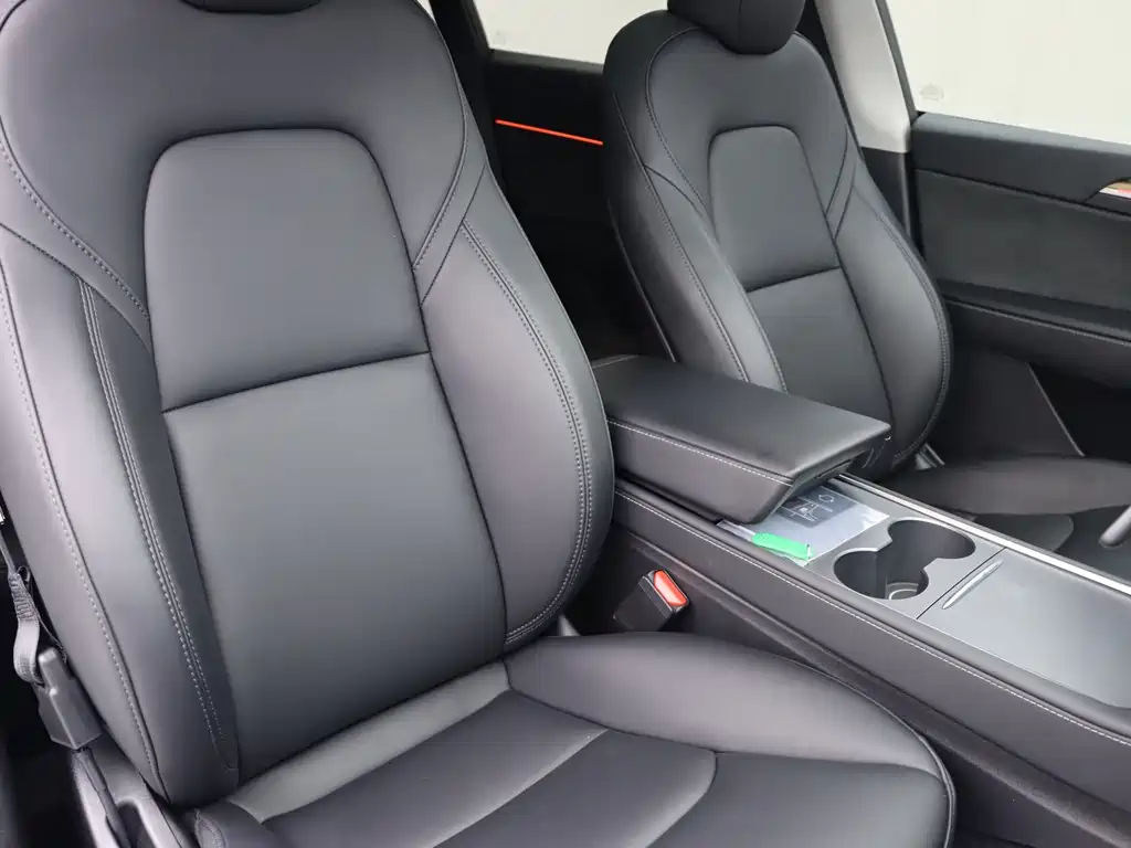 Tesla Model Y — миниатюра 9