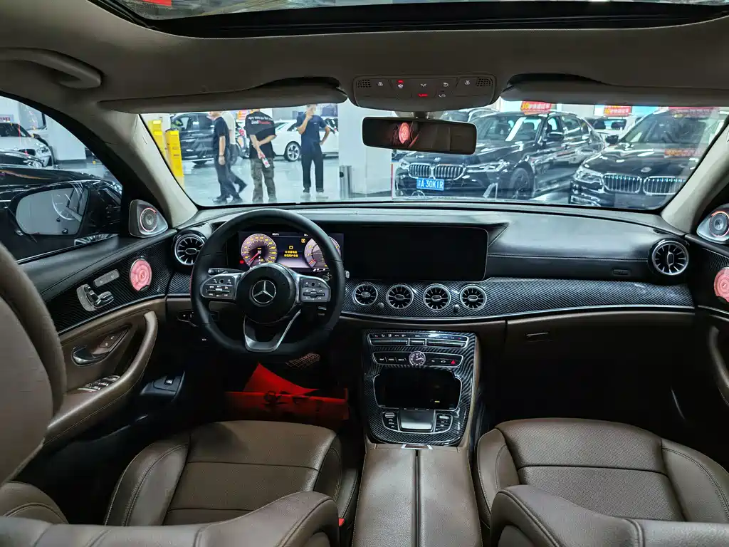 Mercedes-Benz E-Class — миниатюра 5
