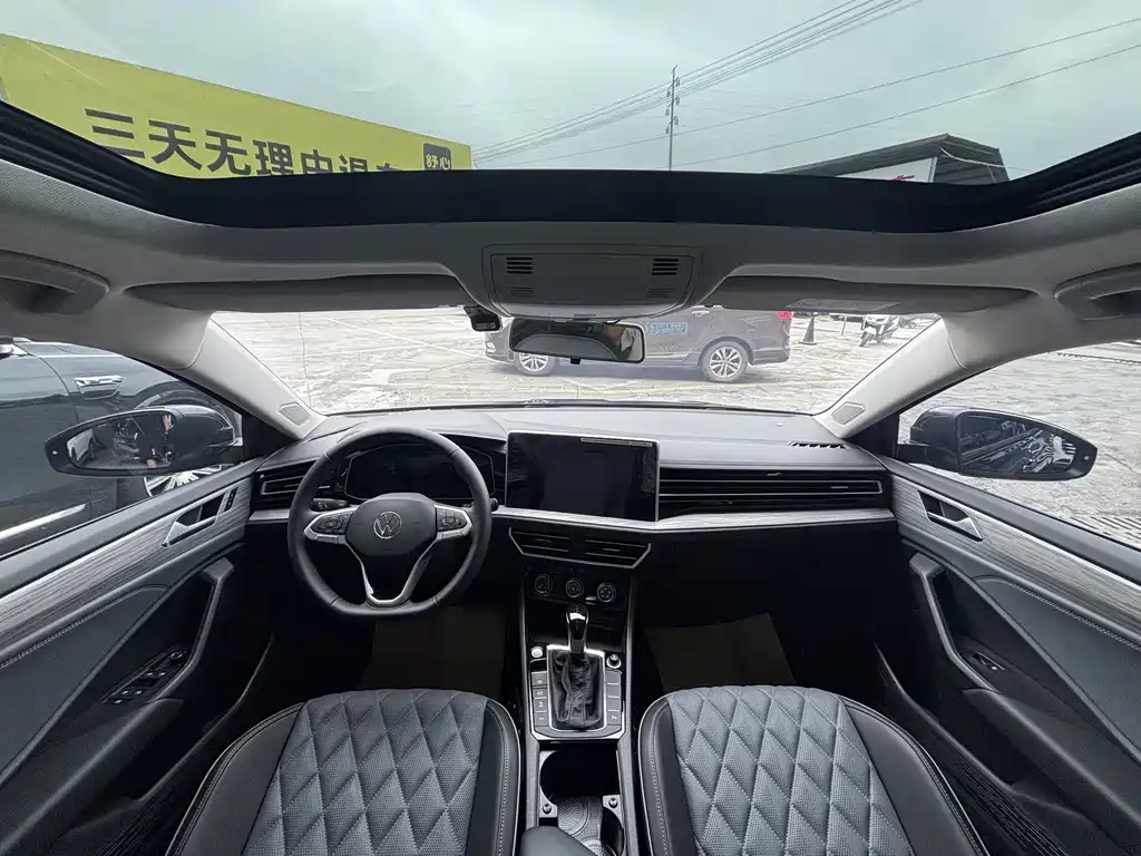Volkswagen Sagitar 2025 300TSI DSG