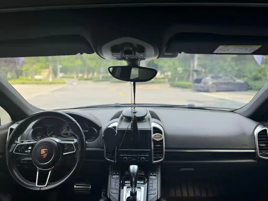 Porsche Cayenne Hybrid — миниатюра 7