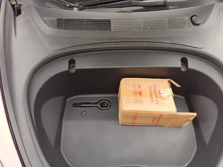 Tesla Model 3 — миниатюра 10