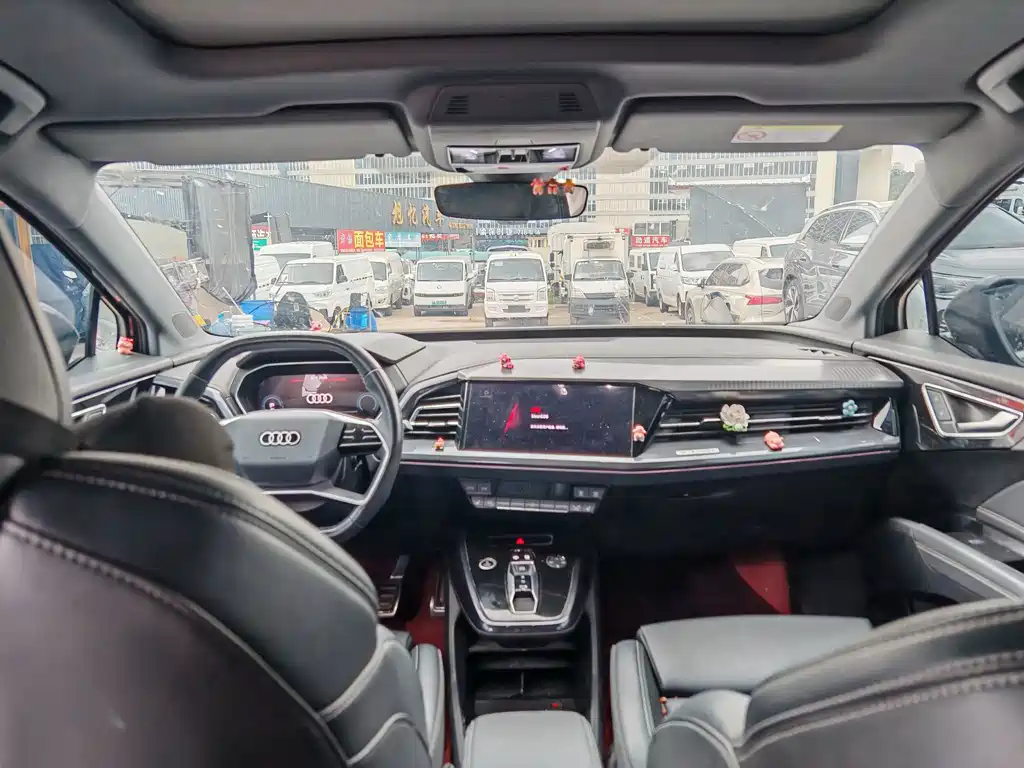Audi Q4 e-tron — миниатюра 5